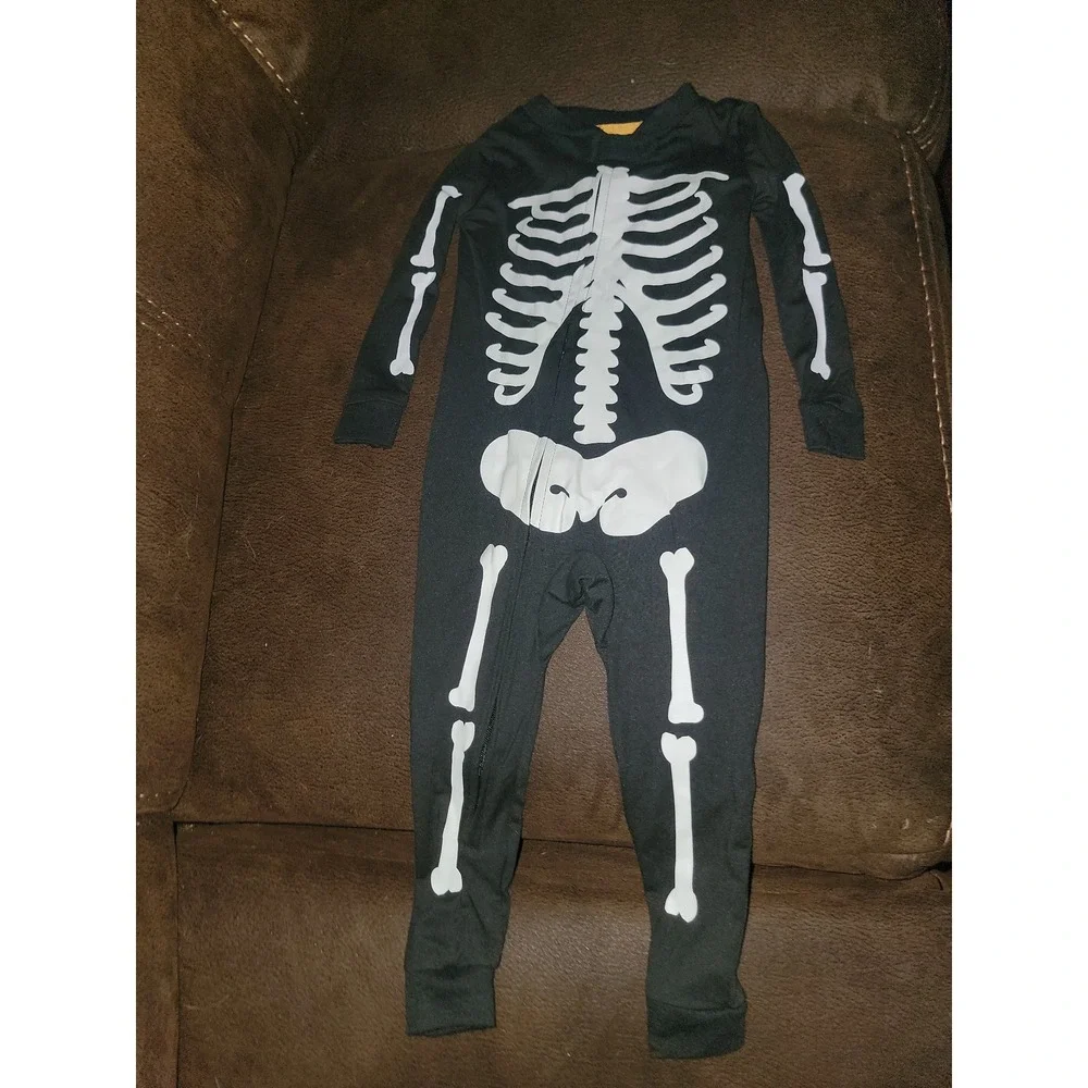 Celebrate Halloween fall skeleton one piece sleeper size 18 months